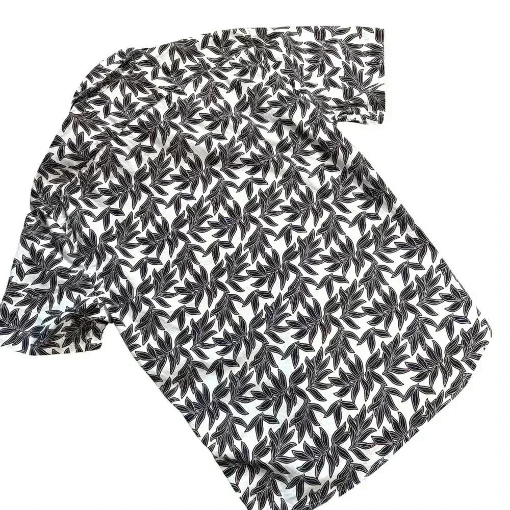 Banana Republic Men’s Button Down Leaf Pattern Slim Fit Shirt (Size M)
